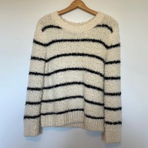 Vince sweater cozy soft fabric in perfect condition
